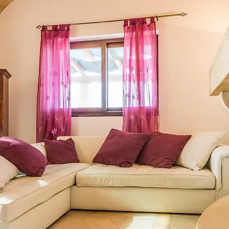 Krizia Villa Salve